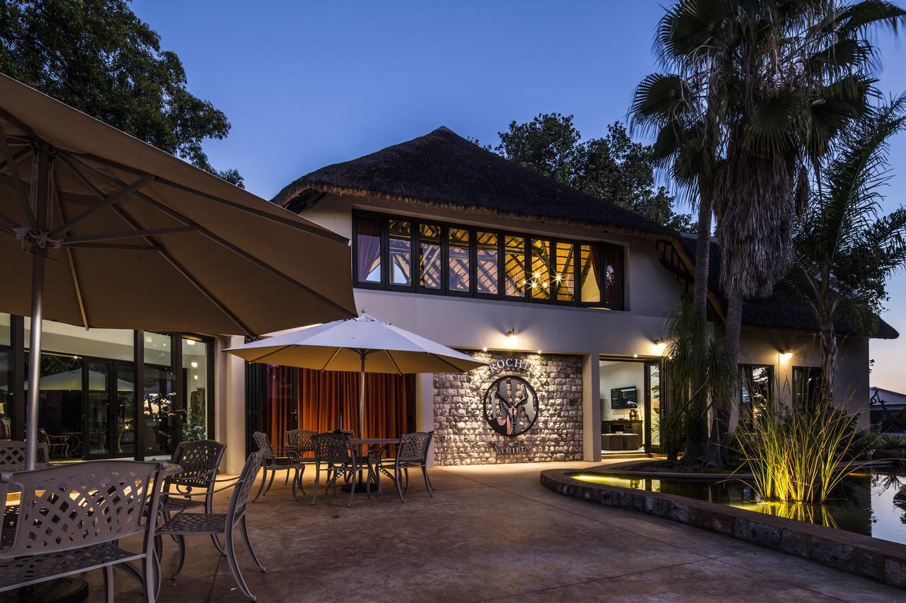 La Rochelle Lodge Okaukuejo Bagian luar foto