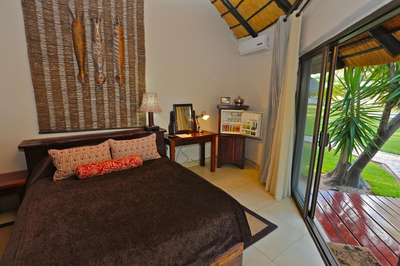La Rochelle Lodge Okaukuejo Bagian luar foto