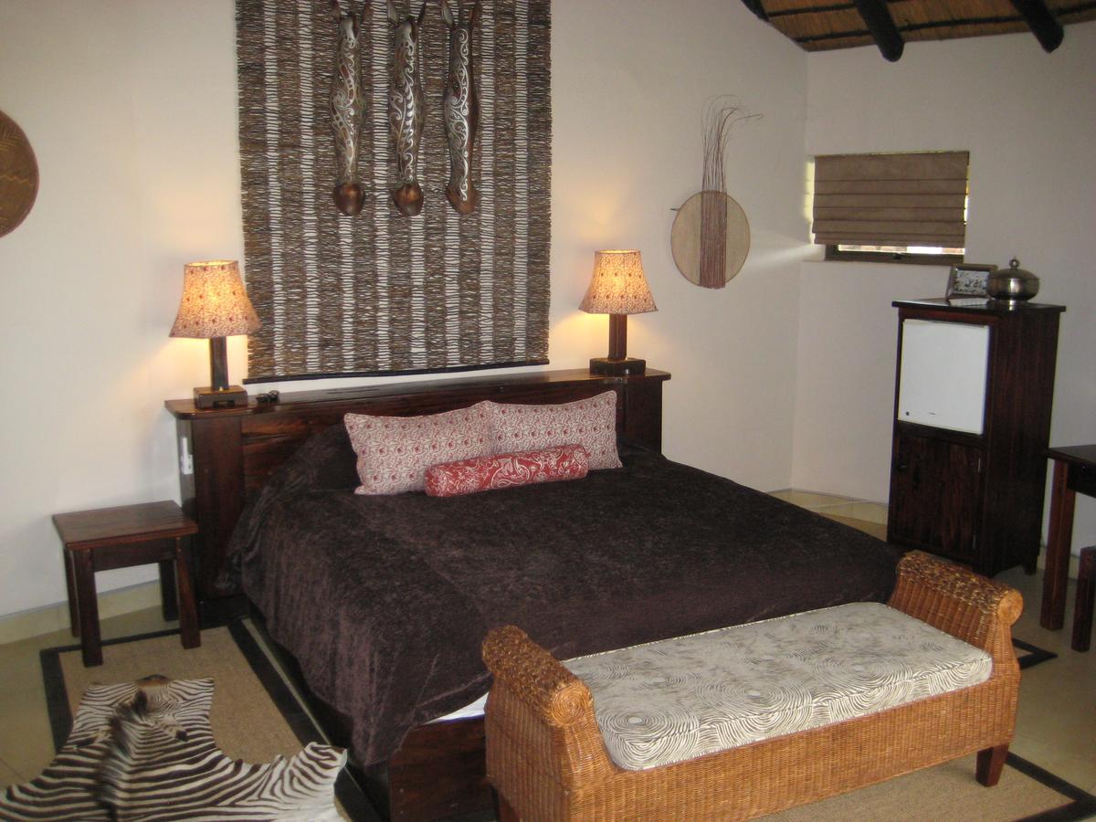La Rochelle Lodge Okaukuejo Bagian luar foto