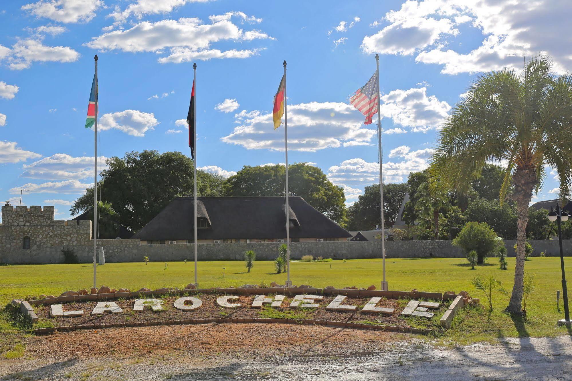 La Rochelle Lodge Okaukuejo Bagian luar foto