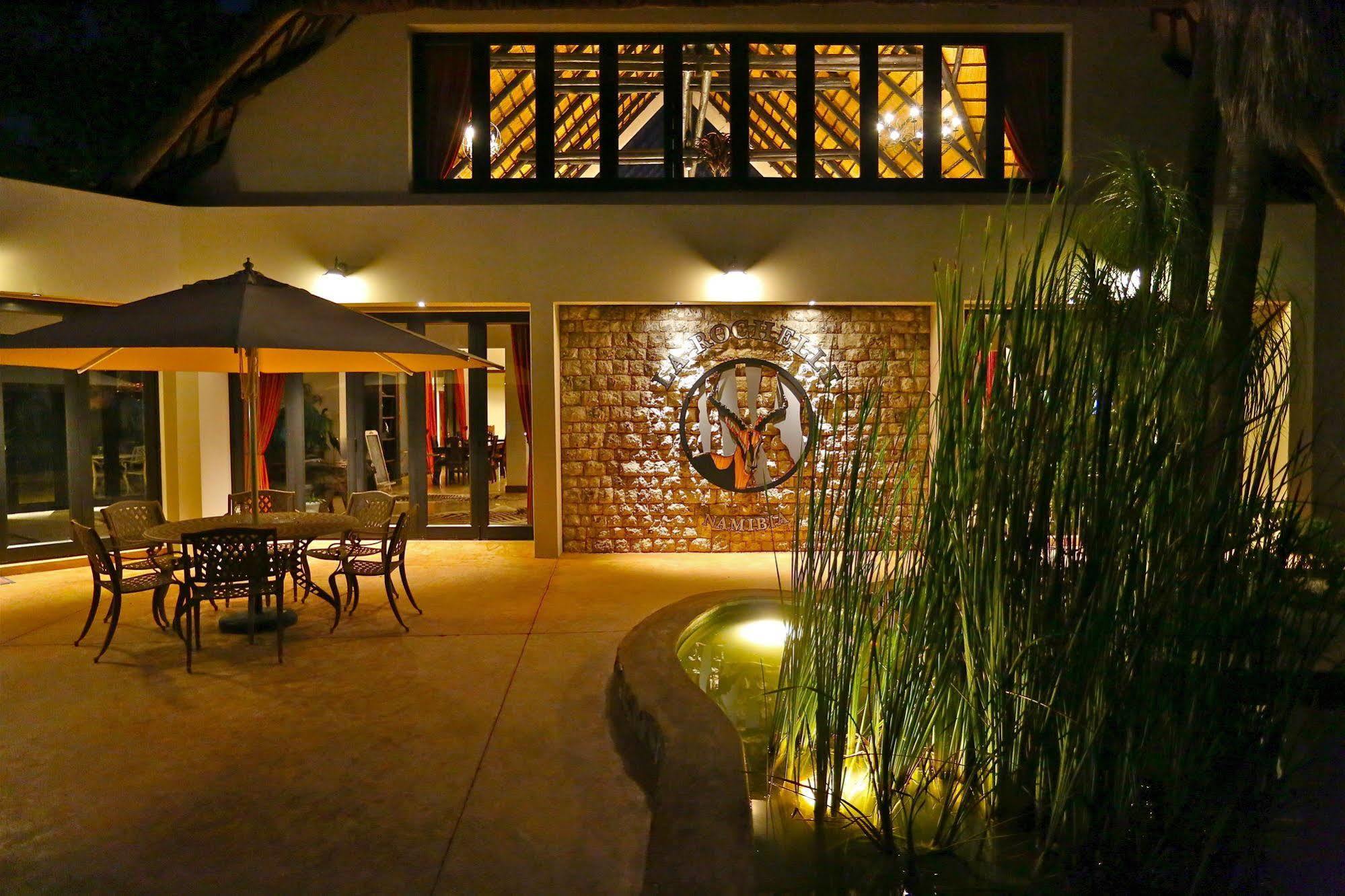 La Rochelle Lodge Okaukuejo Bagian luar foto